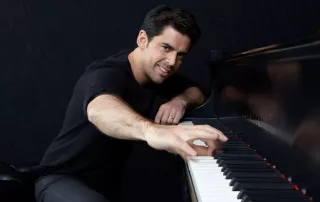 29-05-24-tony-desare-biographie-pianiste-compositeur-vie-privée-croonerradio