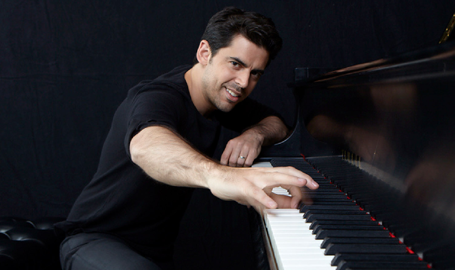 29-05-24-tony-desare-biographie-pianiste-compositeur-vie-privée-croonerradio